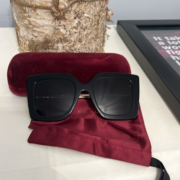 ✨Gucci Sunglasses✨ - Picture 3 of 7